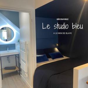 Zdjęcie z galerii obiektu Le Studio bleu à 10 min de Blaye - climatisé w mieście Eyrans-de Soudiac