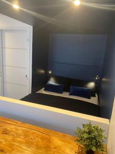 Zdjęcie z galerii obiektu Le Studio bleu à 10 min de Blaye - climatisé w mieście Eyrans-de Soudiac