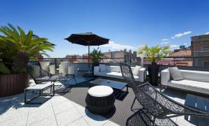 Claris Hotel & Spa GL, a Small Luxury Hotel of the World的阳台或露台