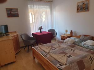 Posteľ alebo postele v izbe v ubytovaní Főnix Panzió