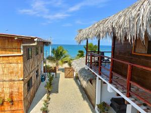 un resort con vista sull'oceano di La Fogata a Machalilla