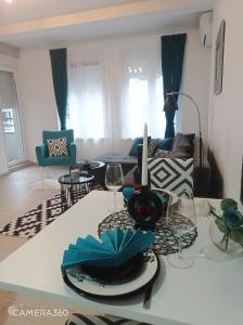 a living room with a table with a candle on it at Apartman SILVER in Sremska Mitrovica