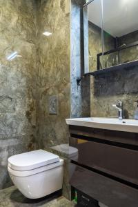 Een badkamer bij Luxury Apartment Ruby