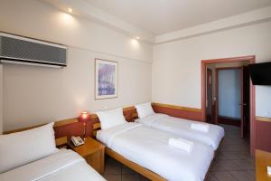 A bed or beds in a room at Hotel Ntinas