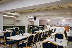 A restaurant or other place to eat at Hotel Ntinas