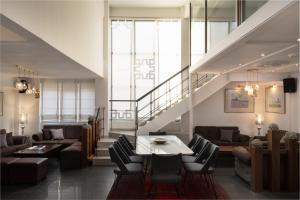 A seating area at Hotel Ntinas