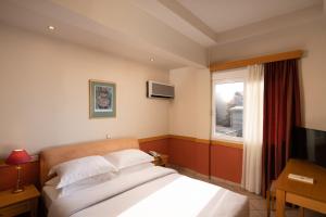 A bed or beds in a room at Hotel Ntinas