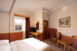 A bed or beds in a room at Hotel Ntinas