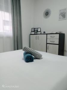 Rúm í herbergi á Apartman SILVER