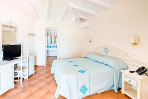 Posteľ alebo postele v izbe v ubytovaní Marina Torre Navarrese Resort