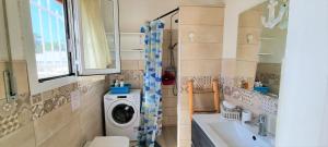 A bathroom at Le case di Pat - Casa Marea