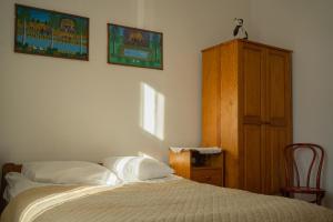 Posteľ alebo postele v izbe v ubytovaní Kolory Guest House