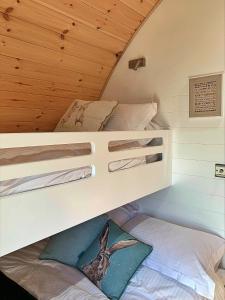 a bedroom with two bunk beds in a cabin at Finest Retreats - Hundle Dale in York