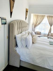 Postel nebo postele na pokoji v ubytování La Grace Executive Guesthouse