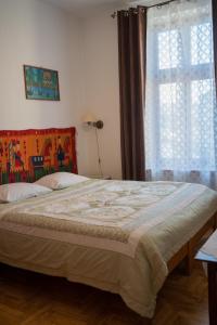 Posteľ alebo postele v izbe v ubytovaní Kolory Guest House
