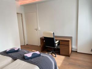 a bedroom with a desk and a bed and a chair at Cozy & modern central-apartment in Turku