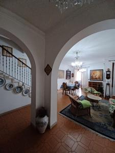 a living room with an archway and a dining room at Casa vancanza Sciamandola in Levanto