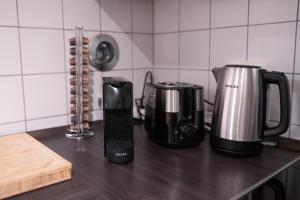 a kitchen counter with two appliances on a counter top at Loft mit Balkon im Historischen Altbau am Marktplatz - 75qm, DisneyPlus, 300mbs Internet in Chemnitz