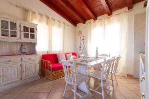 a kitchen and dining room with a table and chairs at Residence SardegnaSummer Li Cuppulati in San Teodoro