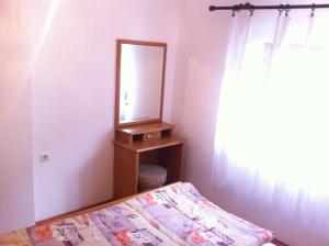 Postel nebo postele na pokoji v ubytování Apartmani Čempres Senj