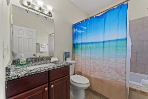 Bilik mandi di Teal Waters Gulf View with Private Pool