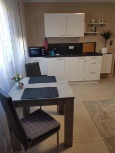 a small kitchen with a table and a microwave at Apartment Curly in Scheyern