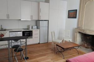 Kuchyňa alebo kuchynka v ubytovaní Appartement 2 pièces proche cathédrale
