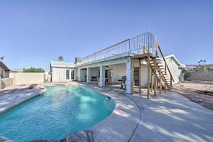 Πισίνα στο ή κοντά στο Family-Friendly Lake Havasu Getaway with Deck and Pool