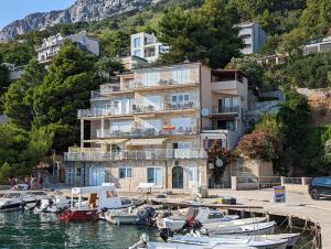 Příroda nedaleko apartmánu + 33 fotografií