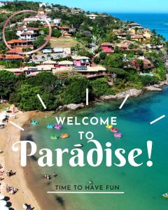 um cartaz de uma praia com as palavras bem-vindos ao paraíso em Casa Panorâmica da Ferradura em Búzios