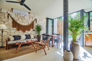 Posezení v ubytování Afra 3 Beautiful jungle house with private pool + 7 fotografií