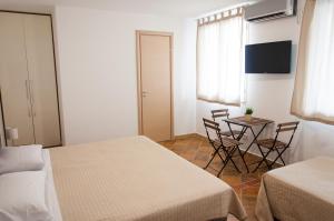 Postel nebo postele na pokoji v ubytování Guest House del Lido