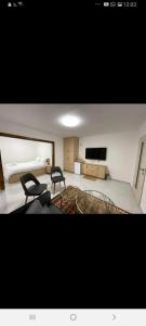 TV a/nebo společenská místnost v ubytování סוויטות לב הגולן - Golan center suite