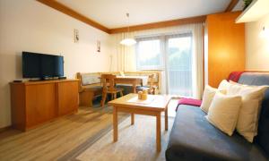 A television and/or entertainment centre at Appartementhaus Daniel