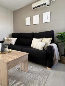 A seating area at NEW! Alojamiento - Los Patios de la Ribera