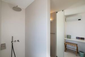 サン・ロケにあるCasa dos Pedros (Beach House)の廊下(ドア、椅子付) +43枚の写真