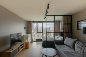Televízia a/alebo spoločenská miestnosť v ubytovaní RS SUITES PRESTIGE Racławickie 10 HOME & SPA