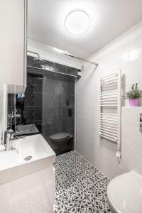 Koupelna v ubytování DOB71-Cozy flat in the center of Budapest