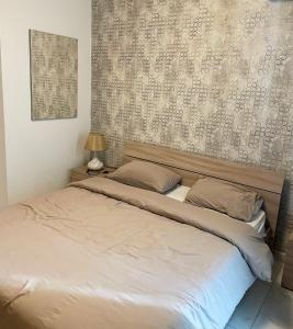 Postel nebo postele na pokoji v ubytování Stylish 1 bedroom apartment in central Msida C11A