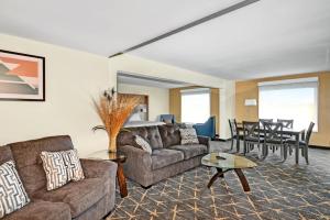 Area soggiorno di Holiday Inn - Piscataway - Somerset by IHG