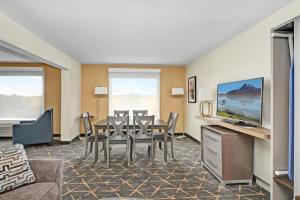 TV o dispositivi per l'intrattenimento presso Holiday Inn - Piscataway - Somerset by IHG