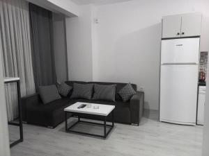 a living room with a couch and a table and a refrigerator at *Новая квартира 1+1 Mecidiyeköy in Istanbul