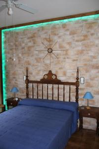 A bed or beds in a room at Apartament del Mar