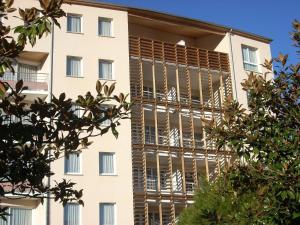 Budova, v ktorej sa apartmán nachádza