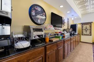 Kuchyň nebo kuchyňský kout v ubytování Americas Best Value Inn Alpine
