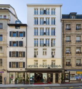 un gran edificio blanco con un hotel Rogerslé en Hôtel Rousseau Plus en Ginebra