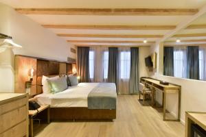 Postel nebo postele na pokoji v ubytování Hôtel Rousseau Plus + 37 fotografií