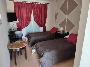 Postel nebo postele na pokoji v ubytování Hostal Alhaja Playa