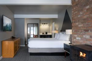 Postel nebo postele na pokoji v ubytování Tamarack Lodge Sun Valley