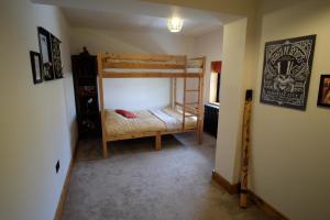 a bedroom with two bunk beds in a room at St Valentine - Fun away with loved ones in Manningtree